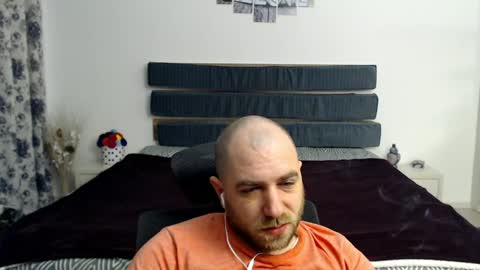 Snapshot of r0bila chatting on January 28, 2025, 11:39 pm R0bila online show from January 28, 2025, 11:39 pm