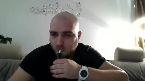 Snapshot of r0bila chatting on March 6, 2025, 7:36 am R0bila online show from March 6, 2025, 7:36 am