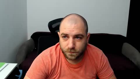 Snapshot of r0bila chatting on October 6, 2025, 9:40 am R0bila online show from October 6, 2025, 9:40 am