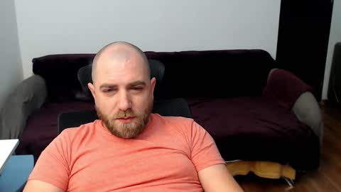 Snapshot of r0bila chatting on November 23, 2025, 11:26 pm R0bila online show from November 23, 2025, 11:26 pm