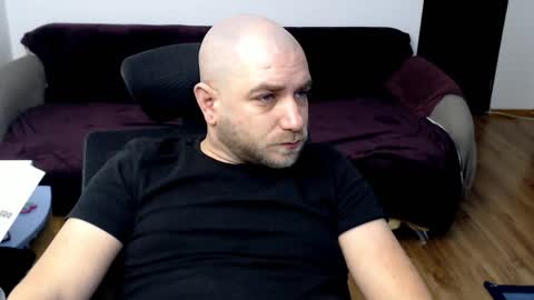 Snapshot of r0bila chatting on December 13, 2025, 11:54 pm R0bila online show from December 13, 2025, 11:54 pm