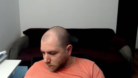 Snapshot of r0bila chatting on December 19, 2025, 11:45 pm R0bila online show from December 19, 2025, 11:45 pm