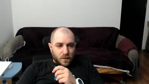 Snapshot of r0bila chatting on February 15, 2026, 9:11 pm R0bila online show from February 15, 2026, 9:11 pm