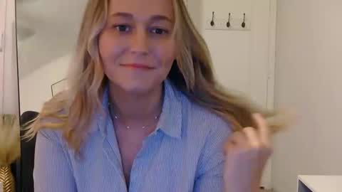 rachaelrose30 online show from December 17, 2025, 10:27 pm