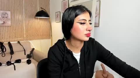 Snapshot of rachel_es chatting on December 19, 2025, 9:05 am RACHEL ES online show from December 19, 2025, 9:05 am