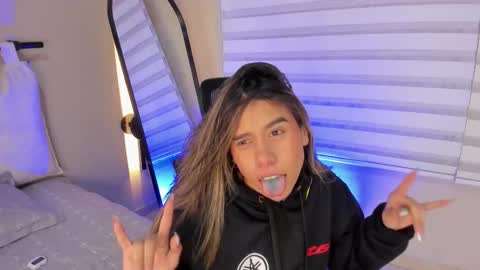 Rachell online show from November 26, 2025, 4:13 am