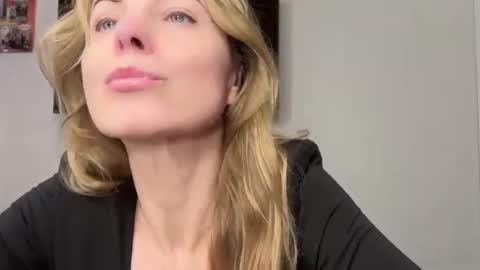 Snapshot of rachelldelicious chatting on February 9, 2025, 7:09 pm Rachel online show from February 9, 2025, 7:09 pm