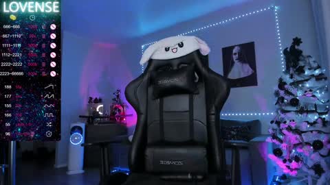 Snapshot of rachelqueen_ chatting on December 14, 2024, 1:38 pm Miko Pleasee help me get 100 likes online show from December 14, 2024, 1:38 pm