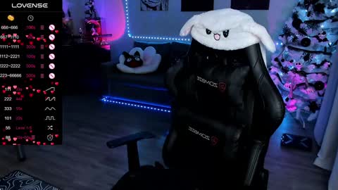 Snapshot of rachelqueen_ chatting on February 6, 2025, 11:21 am Miko Pleasee help me get 100 likes online show from February 6, 2025, 11:21 am