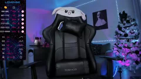 Snapshot of rachelqueen_ chatting on February 10, 2025, 1:44 pm Miko Pleasee help me get 100 likes online show from February 10, 2025, 1:44 pm