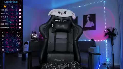 Snapshot of rachelqueen_ chatting on October 3, 2025, 10:12 am Miko Pleasee help me get 100 likes online show from October 3, 2025, 10:12 am