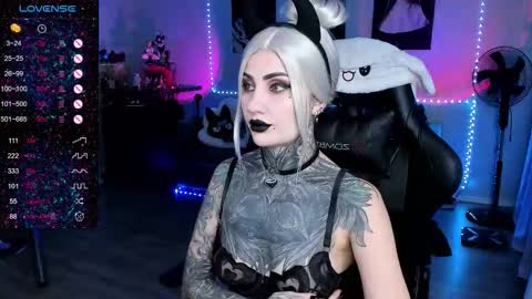 Snapshot of rachelqueen_ chatting on November 2, 2025, 10:17 am Miko Pleasee help me get 100 likes online show from November 2, 2025, 10:17 am