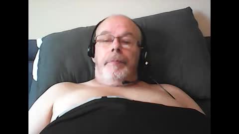 Snapshot of rader50 chatting on November 16, 2025, 9:37 am rader50 online show from November 16, 2025, 9:37 am