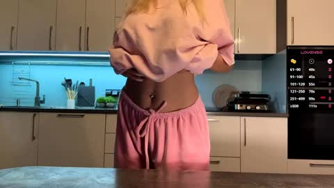 Mila online show from April 11, 2026, 4:44 pm