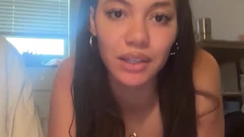 Snapshot of raevynfoxe chatting on April 24, 2026, 9:28 pm raevynfoxe online show from April 24, 2026, 9:28 pm