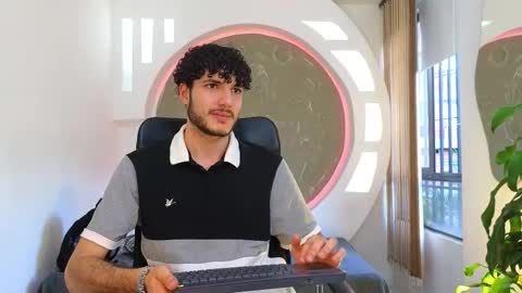 R A F A E L online show from September 9, 2025, 10:20 pm