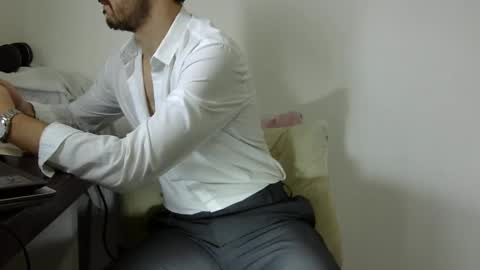 Snapshot of rafaelssk chatting on December 8, 2024, 1:14 pm elenacam online show from December 8, 2024, 1:14 pm