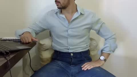 Snapshot of rafaelssk chatting on March 8, 2025, 12:09 pm elenacam online show from March 8, 2025, 12:09 pm