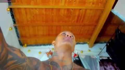 Snapshot of ragnarhot24 chatting on December 22, 2025, 12:13 pm Andres H online show from December 22, 2025, 12:13 pm