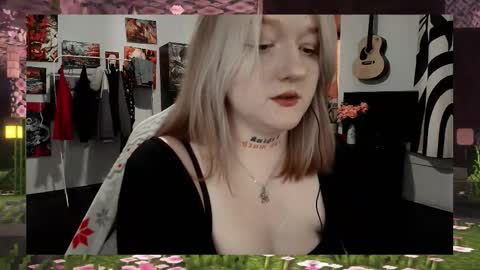 Snapshot of raiingurl chatting on October 3, 2025, 8:55 am Kate online show from October 3, 2025, 8:55 am