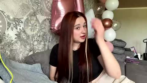 Snapshot of raisaklee chatting on May 22, 2026, 4:52 am Cherry online show from May 22, 2026, 4:52 am