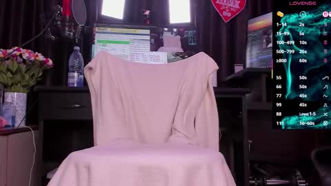 Laura online show from December 15, 2025, 3:44 am