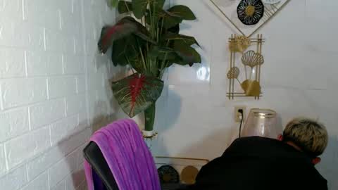 ralfhuge24 online show from April 29, 2026, 8:07 am