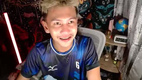 ralfhuge24 online show from May 11, 2026, 2:45 pm