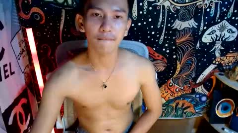 ralfhuge24 online show from May 25, 2026, 4:46 pm