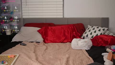 Snapshot of ramichick chatting on December 18, 2024, 1:37 am Rami online show from December 18, 2024, 1:37 am