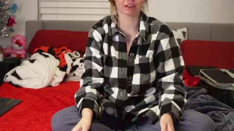 Snapshot of ramichick chatting on January 5, 2025, 10:43 am Rami online show from January 5, 2025, 10:43 am