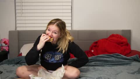 Snapshot of ramichick chatting on January 19, 2025, 12:49 am Rami online show from January 19, 2025, 12:49 am