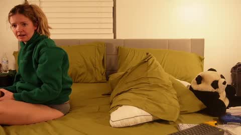 Snapshot of ramichick chatting on February 18, 2025, 1:43 am Rami online show from February 18, 2025, 1:43 am