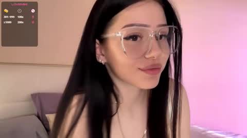 Luna online show from October 15, 2025, 3:01 pm