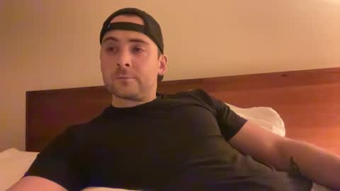 Snapshot of randomdude5950 chatting on December 18, 2024, 2:32 am randomdude5950 online show from December 18, 2024, 2:32 am