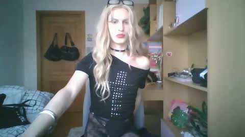 Snapshot of ranya_may chatting on March 10, 2026, 3:50 pm Ranya online show from March 10, 2026, 3:50 pm