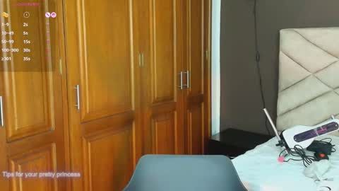 Raquel online show from September 15, 2025, 7:47 pm