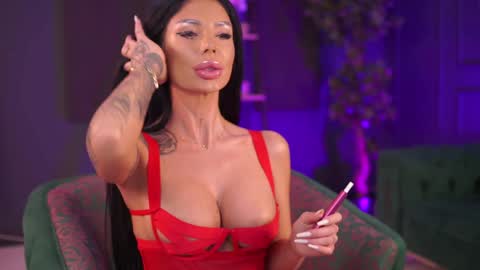 Raquelle online show from December 20, 2024, 6:45 pm