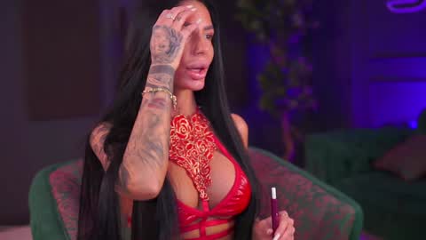 Raquelle online show from December 23, 2024, 6:58 pm