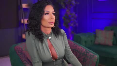 Raquelle online show from January 25, 2025, 6:35 pm