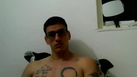 Snapshot of raul240335 chatting on October 12, 2025, 8:19 pm Raul online show from October 12, 2025, 8:19 pm