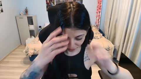 raven_haired_goddess online show from May 4, 2026, 7:04 am