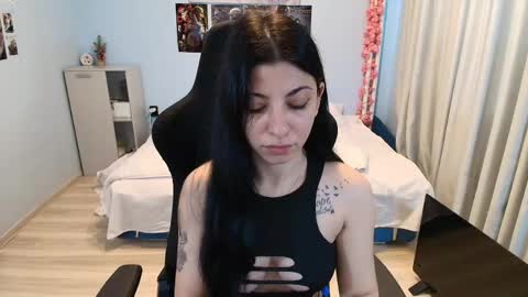 raven_haired_goddess online show from May 23, 2026, 7:46 am