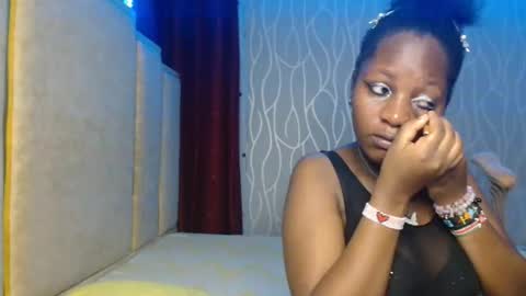 Snapshot of raven_luxe chatting on May 13, 2026, 6:38 pm Raven online show from May 13, 2026, 6:38 pm