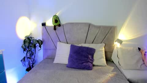 ravencollen online show from November 11, 2025, 1:00 pm