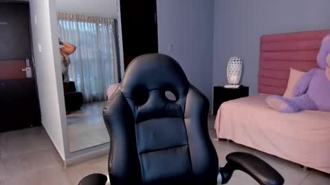 Snapshot of ravendipaul_ chatting on October 3, 2025, 11:40 am online show from October 3, 2025, 11:40 am