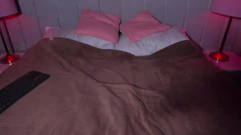 Snapshot of ravenfox_ chatting on April 8, 2026, 3:50 am Ravenfox online show from April 8, 2026, 3:50 am