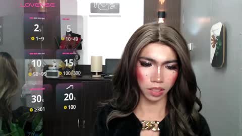 ravennaxx online show from February 17, 2025, 9:30 pm