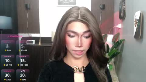 ravennaxx online show from February 18, 2025, 5:21 pm