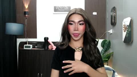 ravennaxx online show from February 21, 2025, 6:37 pm